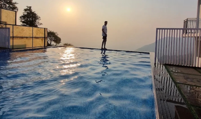 Valley Pool Retreat · RC-002